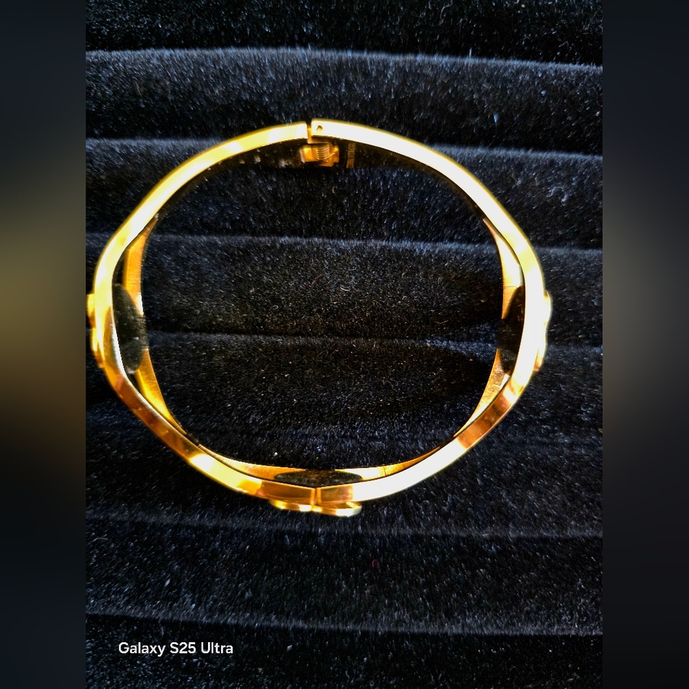 Gold Wave Pattern Bangle - Picture 2 of 6